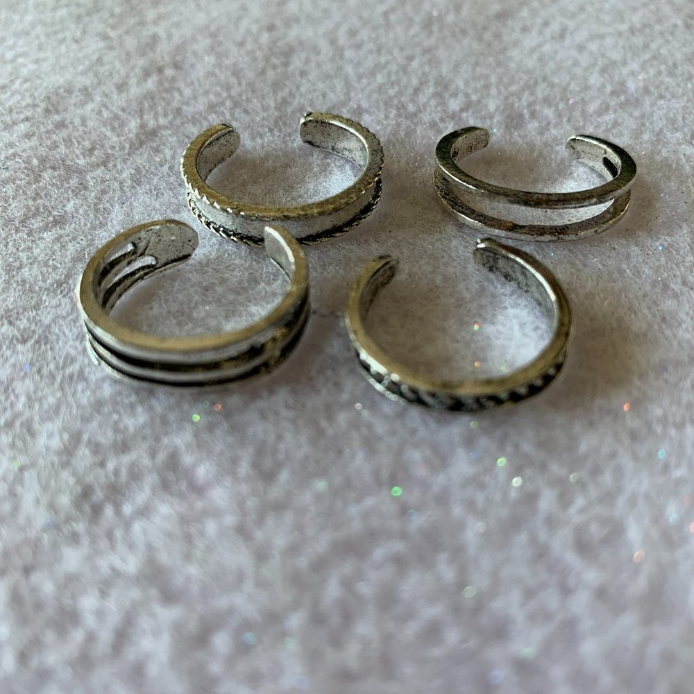 4 adjustable Toe Rings, FREE🔥 w/ ANY purchase!